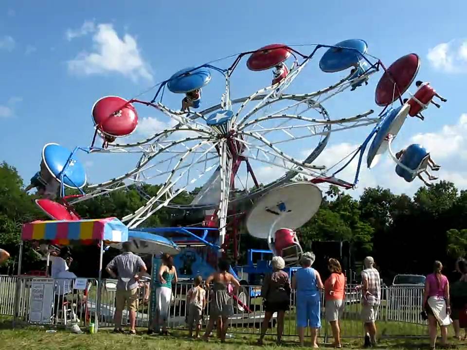 Amusement park umbrella rides